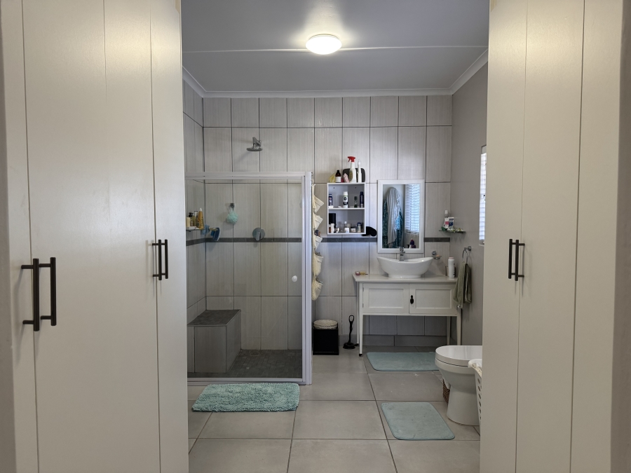 3 Bedroom Property for Sale in Sandbaai Western Cape
